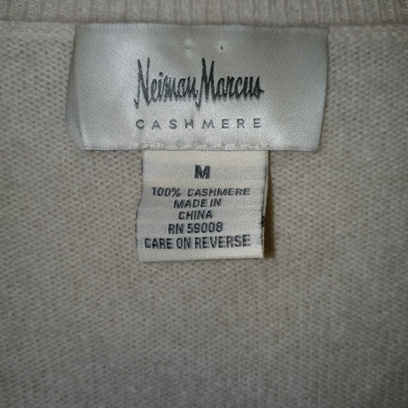 Neiman Marcus Cashmere off white Sweater - Picture 6 of 8